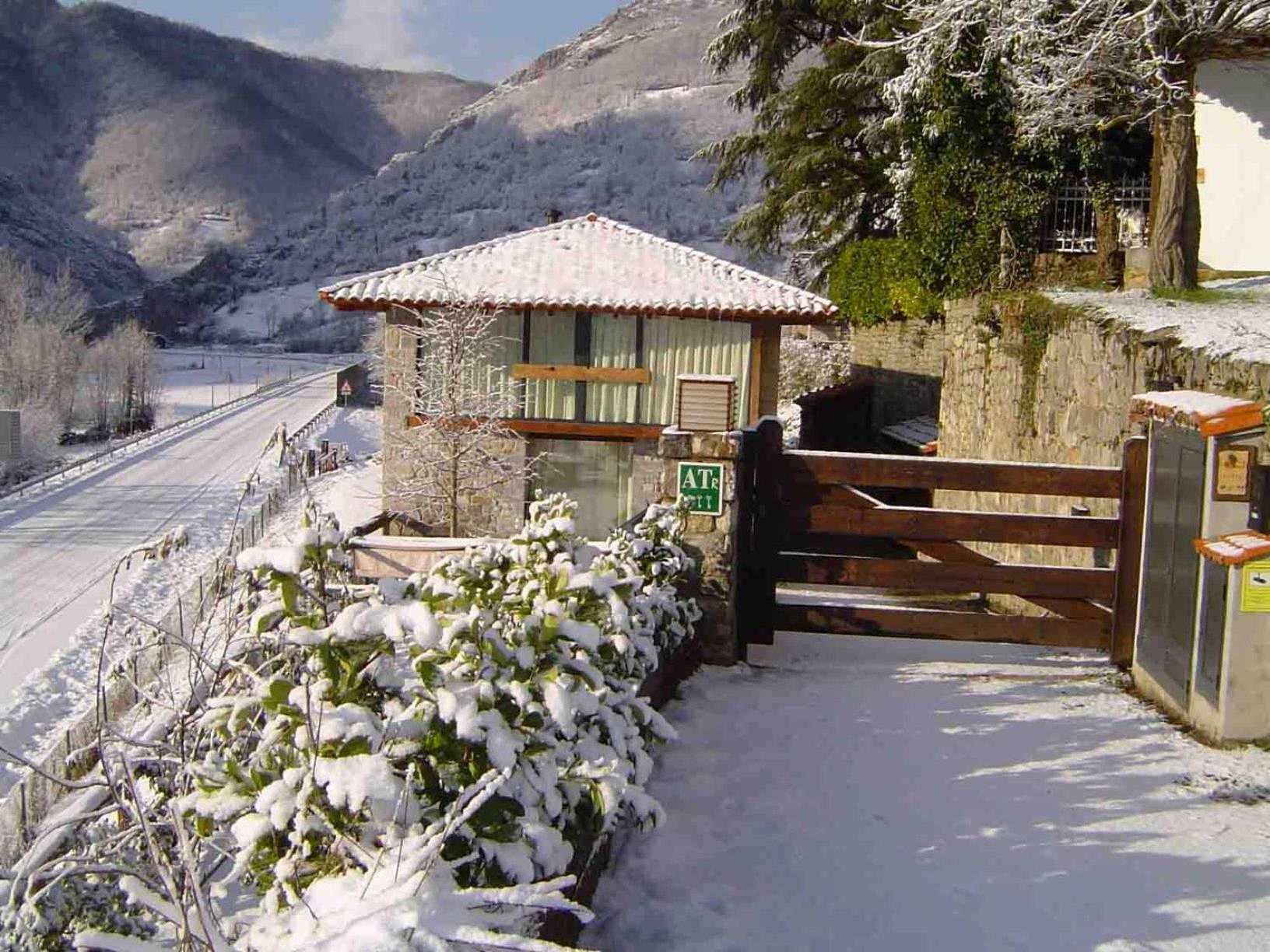 Apartamentos Rurales El Lleron Caso Extérieur photo